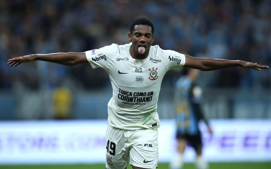 Corinthians domina o Grêmio, vence de virada e sobe no Brasileirão; dê suas notas