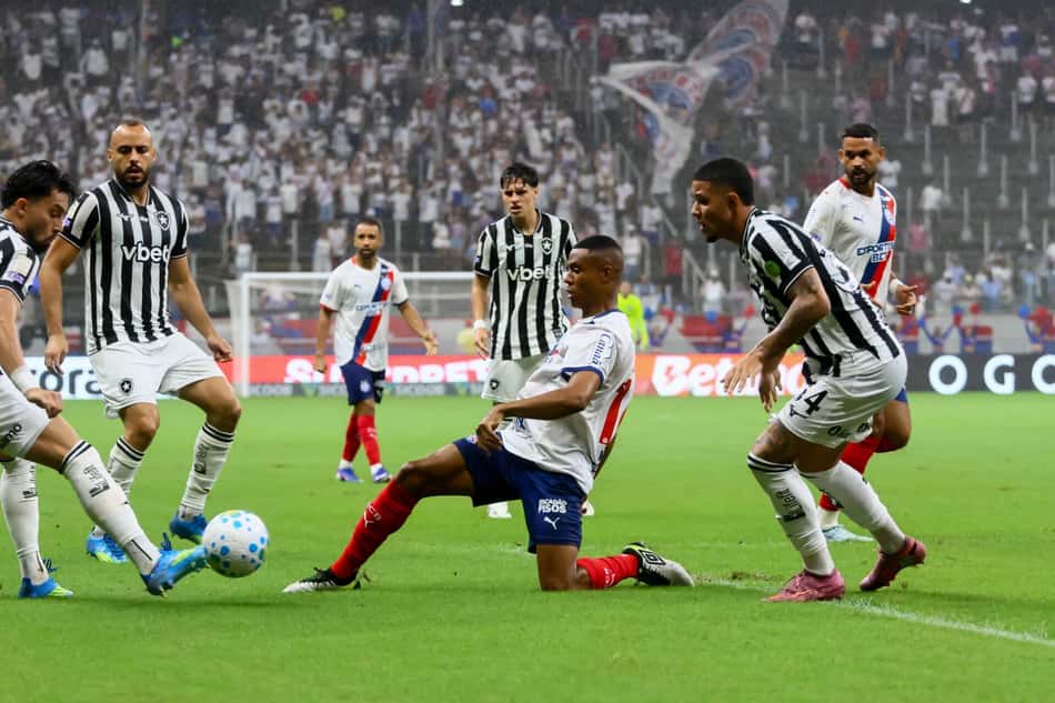 Bahia e Botafogo se enfrentaram na Fonte Nova (Foto: Marcio Roberto/Agencia F8/Folhapress)
