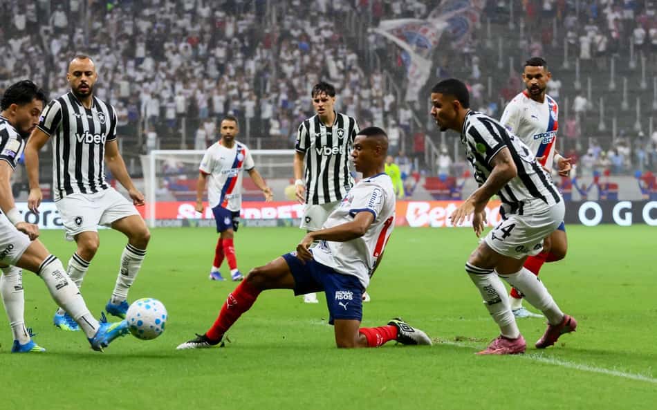 Botafogo leva virada do Bahia em noite de erros graves na Fonte Nova