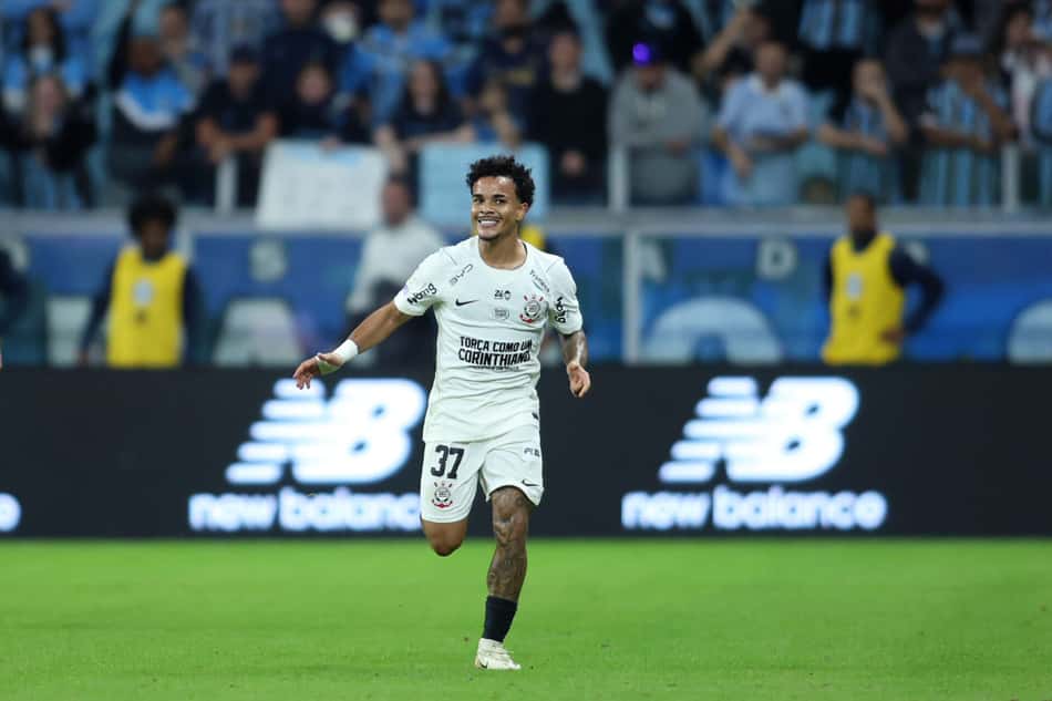 Kaio César marcou o terceiro gol do Corinthians contra o Grêmio (Foto: Edu Andrade/Fatopress/Folhapress)