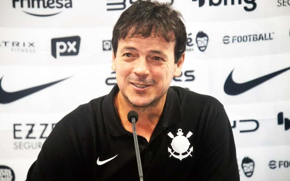 Diniz valoriza atuação do Corinthians e elogia André: 'Futebol é viver'