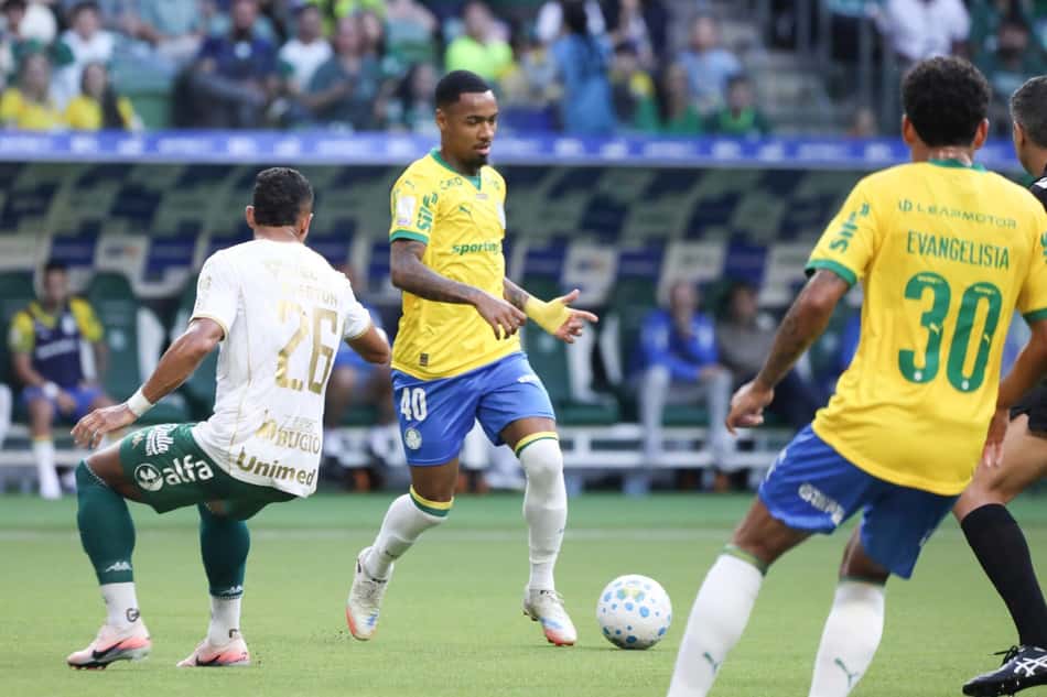 Allan foi expulso em Palmeiras x Chapecoense (Foto: Marina Uezima/Brazil Photo Press/Folhapress)