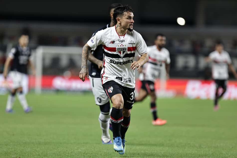 Artur no jogo do São Paulo contra o Remo
