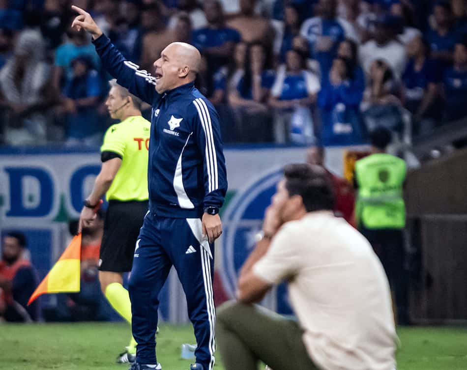 Leonardo Jardim, do Flamengo, e Abel Ferreira, do Palmeiras, em jogo em 2025 (Foto: Cruzeiro/Palmeiras)