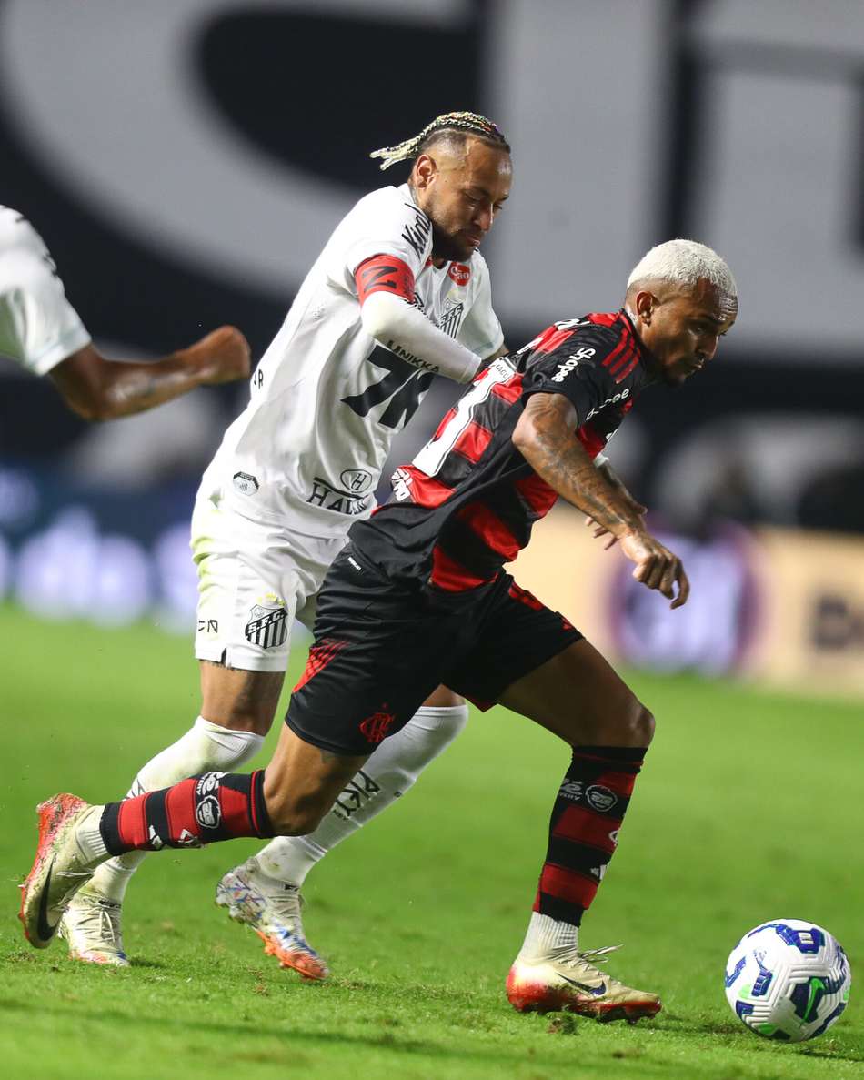 Wesley e Neymar em Santos x Flamengo de 2025 (Foto: Gilvan de Souza/Flamengo)
