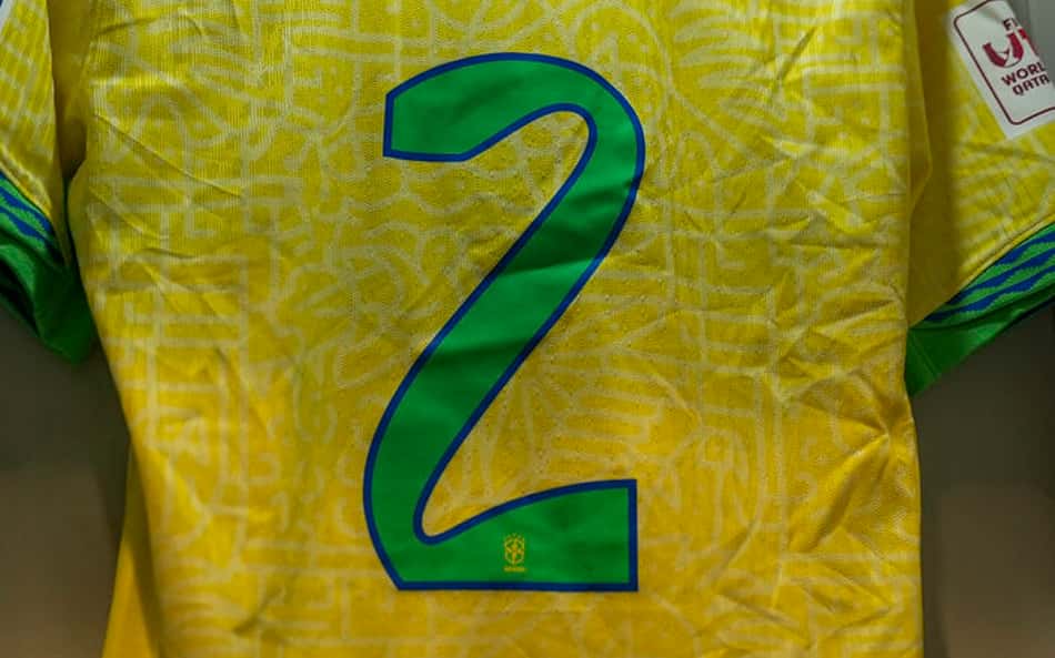 camisa número 2 seleção brasileira (Foto: Nelson Terme/CBF