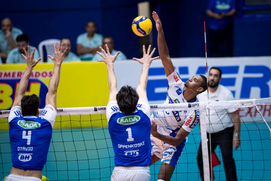 Adriano, do Campinas, em jogo contra o Sada Cruzeiro pela Superliga Masculina 25/26 (Foto: Agência i7/Sada Cruzeiro)