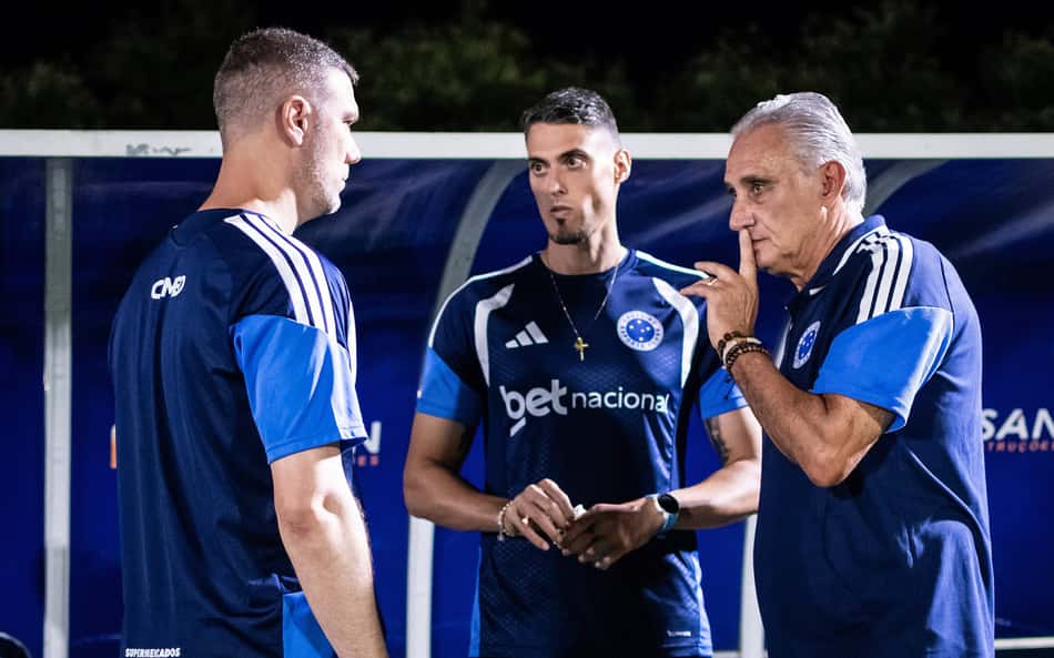 Tite diz que esperava permanecer no Cruzeiro e comenta papel do filho na comissão