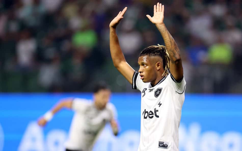 Danilo não treina e só jogará pelo Botafogo caso não seja vendido após a Copa