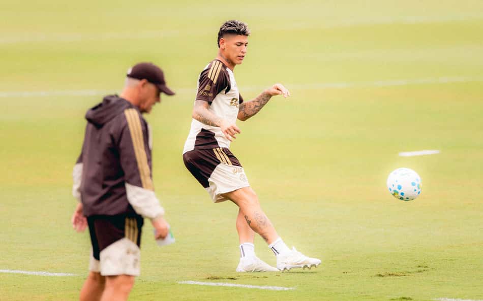Carrascal em treino do Flamengo (Foto: Adriano Fontes/Flamengo)