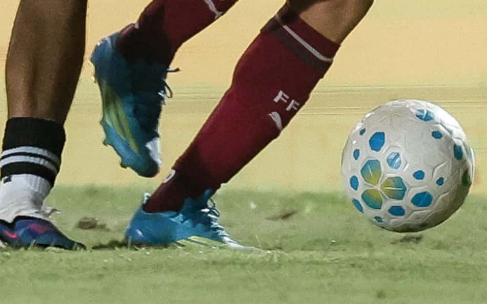 Renê disputa bola em Operário x Fluminense (Foto: Marcelo Gonçalves/ Fluminense FC)