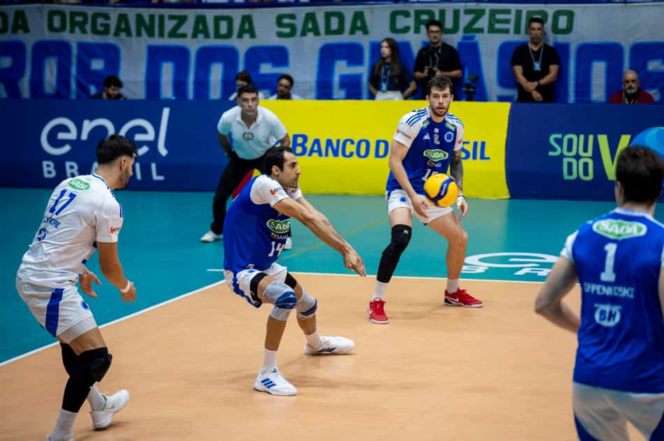 Douglas Souza em ação pelo Sada Cruzeiro na semifinal da Superliga Masculina 25/26 (Foto: Agência i7/Sada Cruzeiro)