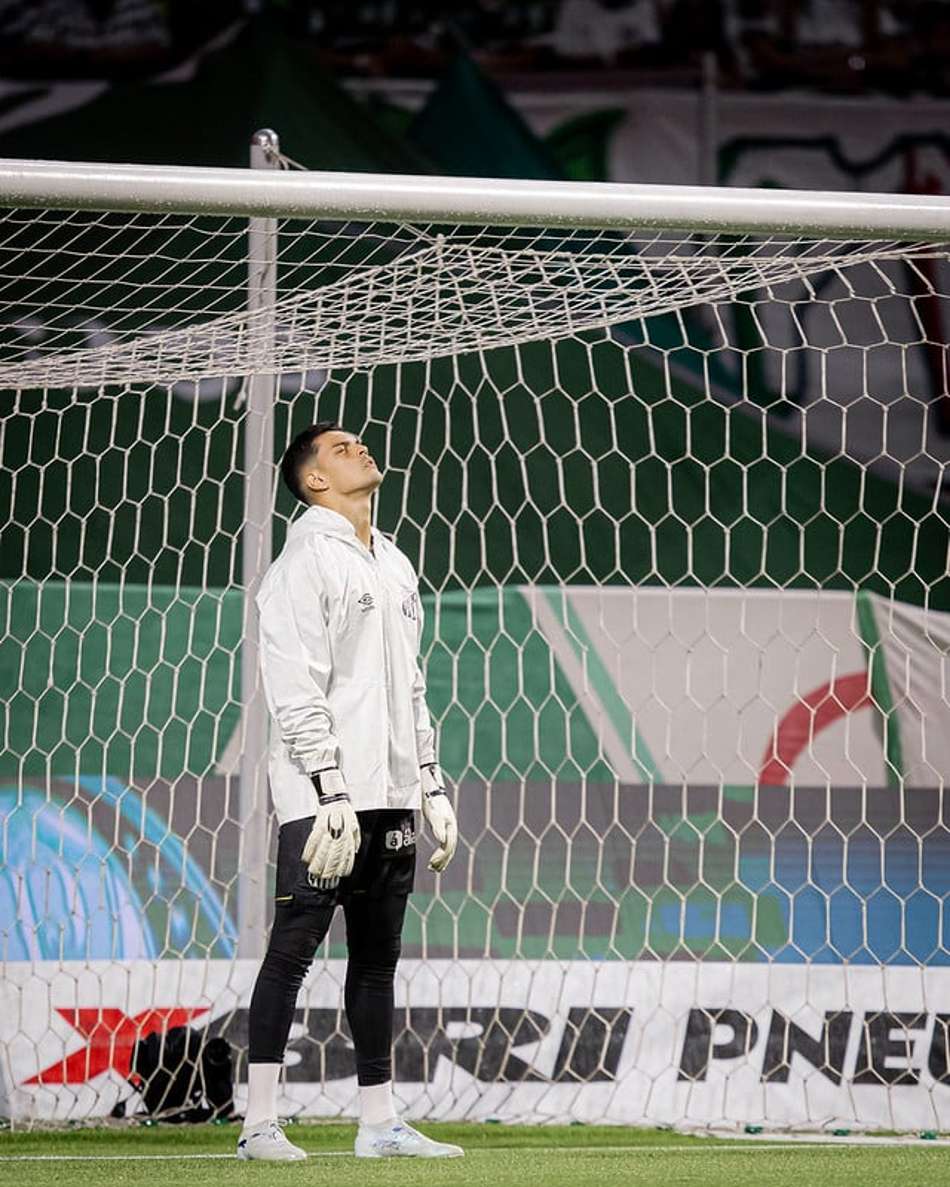 Gabriel Brazão antes do duelo entre o Santos e o Palmeiras. (Foto: Raul Baretta/ Santos FC)