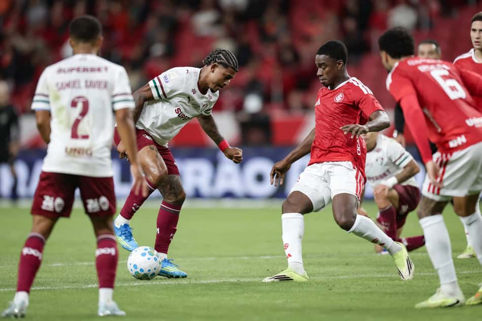 John Kennedy em ação na derrota do Fluminense para o Inter (Foto: Marcelo Gonçalves/Fluminense)