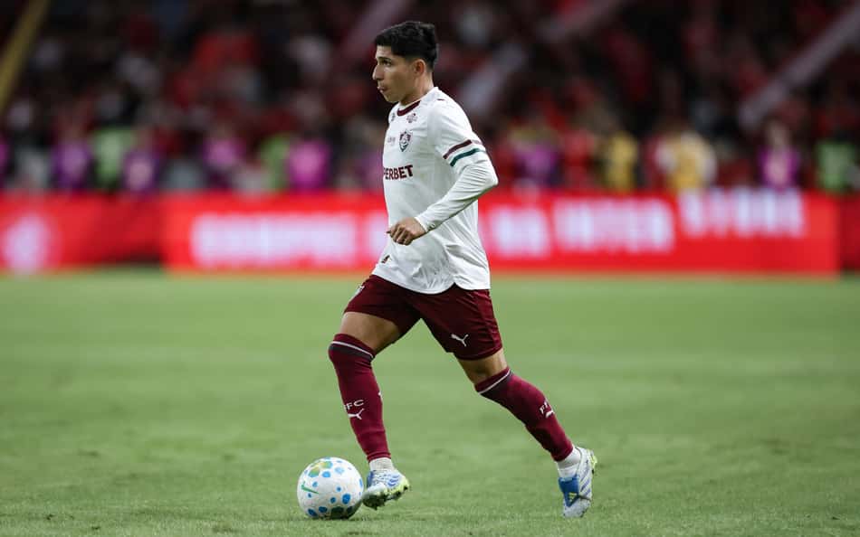 Savarino aponta problemas no Fluminense e cobra melhora rápida