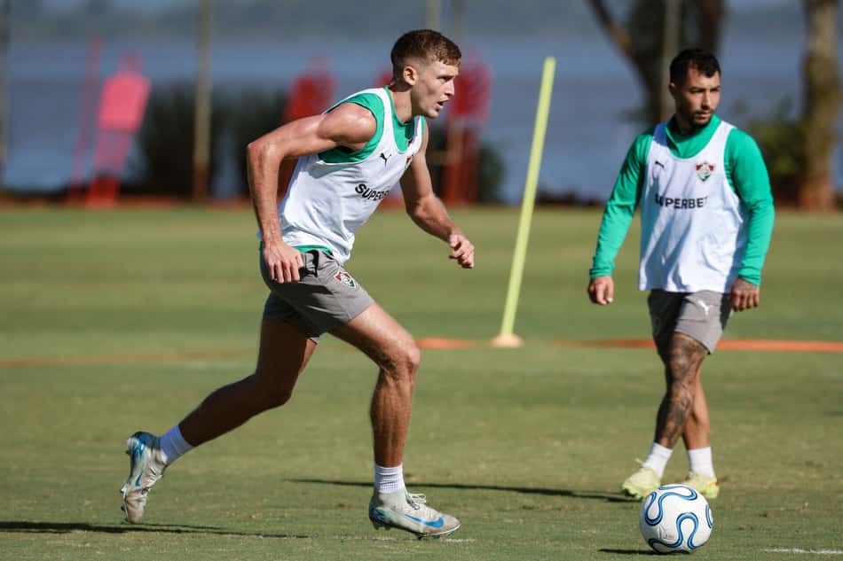 Castillo e Acosta no treino do Fluminense no CT do Internacional (Foto: Marcelo Gonçalves/ Fluminense FC)