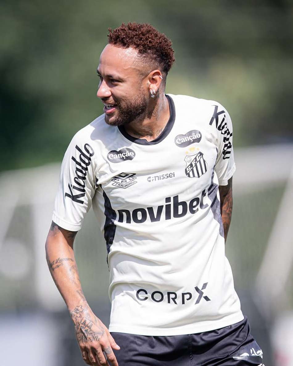 Neymar treina normalmente no CT Rei Pelé. (Foto: Raul Baretta/ Santos FC)
