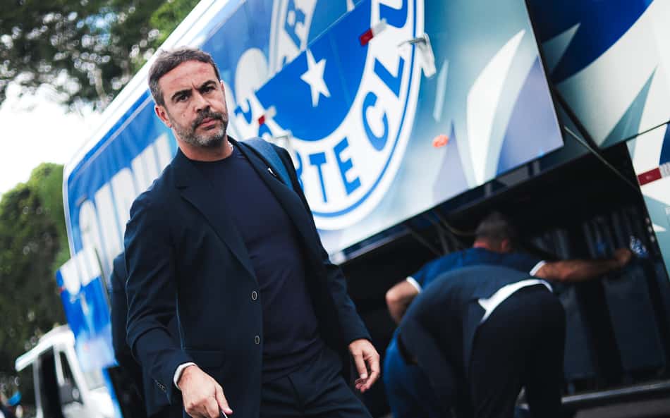 Cruzeiro treina na Toca da Raposa II e viaja para o Chile
