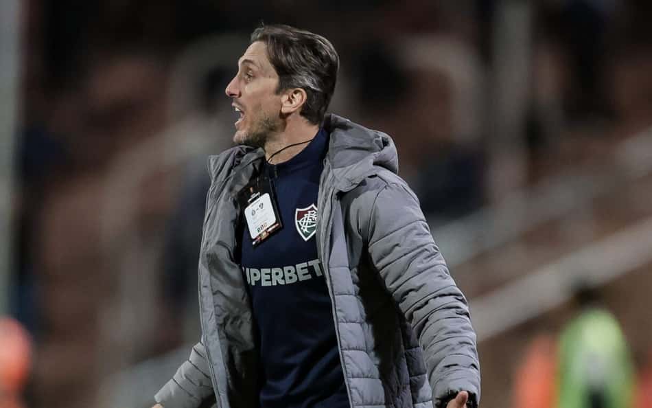 Zubeldía explica John Kennedy no banco do Fluminense: 'É difícil encontrar'