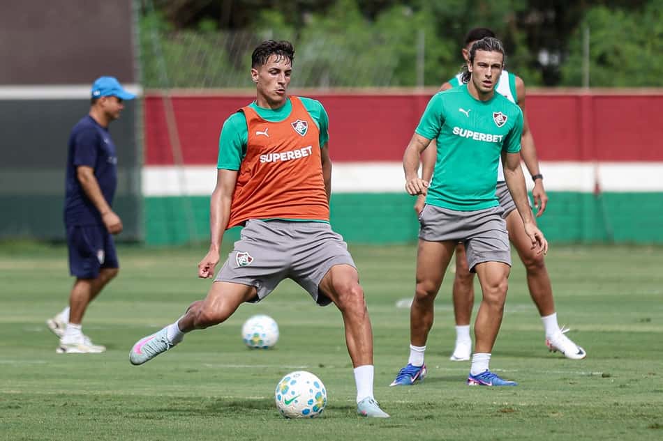 Bernal no treino do Fluminense (Foto: Lucas Merçon/ Fluminense FC)