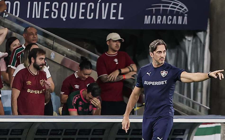 Dos aplausos aos gritos de 'burro': a queda de Zubeldía no Fluminense