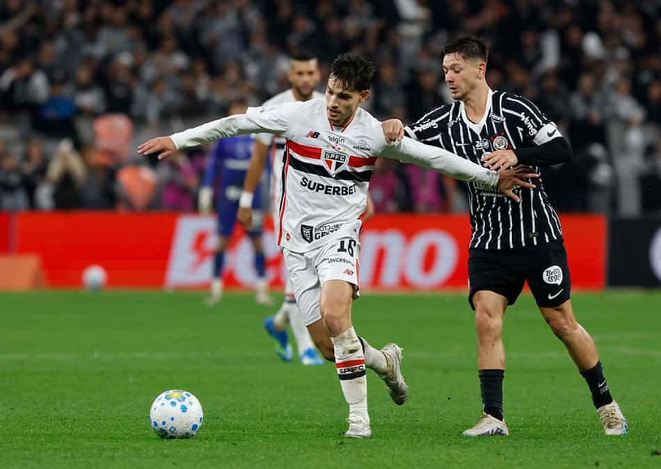 São Paulo e Corinthians travaram um duelo de cinco gols (Foto: Rubens Chiri/Saopaulofc.net)