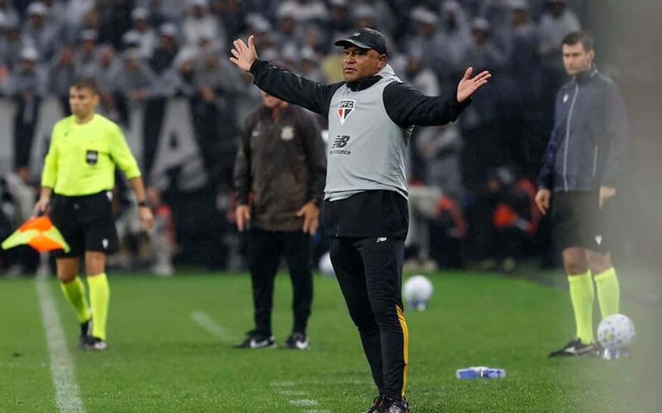 Roger Machado detalha planos para Arboleda e Maik no São Paulo