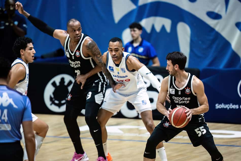 Corinthians e Minas no jogo 4 da série de quartas de final do NBB 2025/26 (Foto: Divulgação/ Minas Tênis Clube)