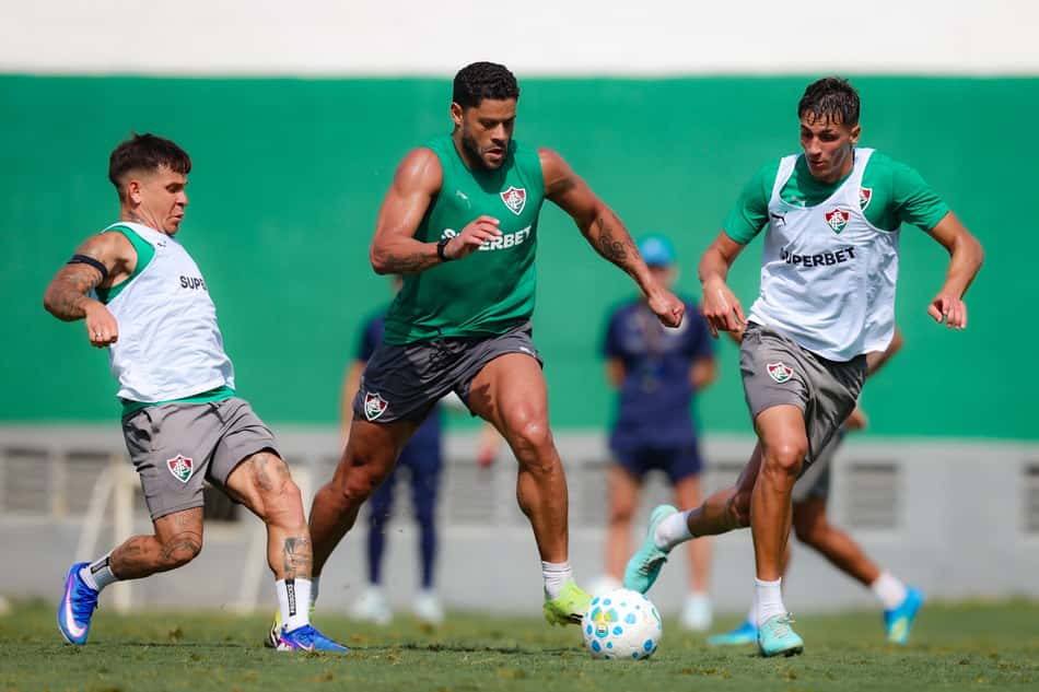 Hulk passa por Soteldo e Bernal em treino do Fluminense