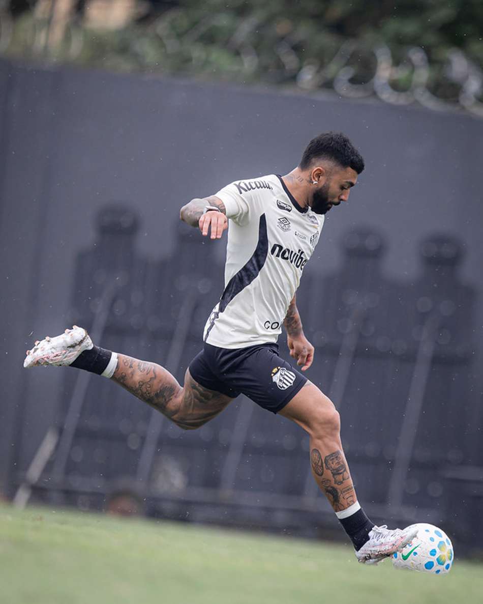 Gabriel Barbosa durante treino do Santos no CT Rei Pelé. (Foto: Raul Barletta/ Santos FC)