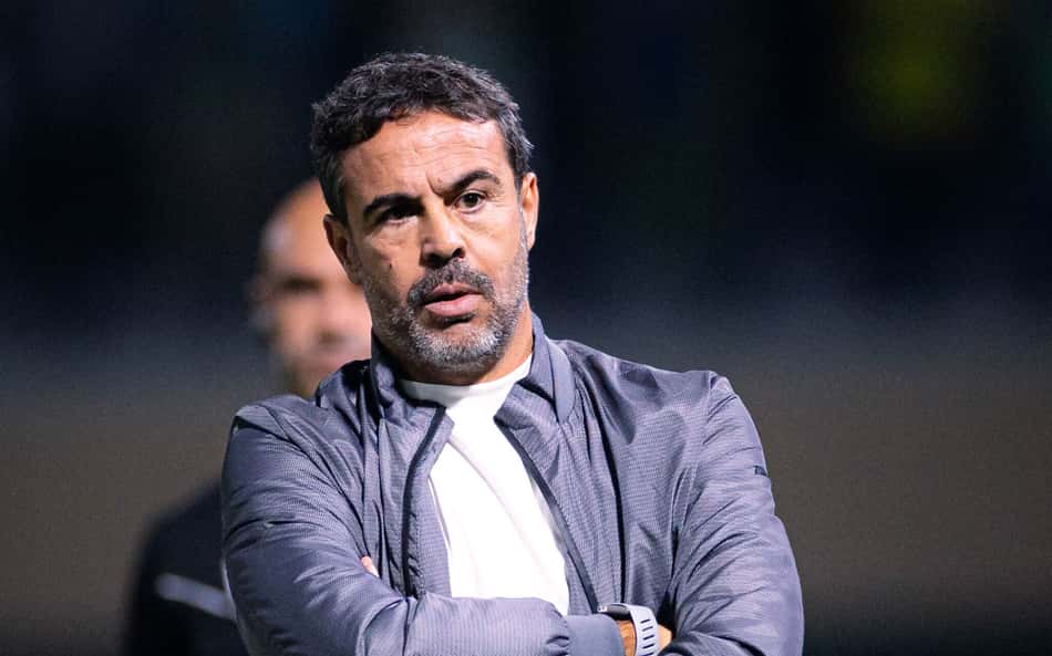 Artur Jorge critica arbitragem de Palmeiras x Cruzeiro: 'Dualidade sobre o critério'
