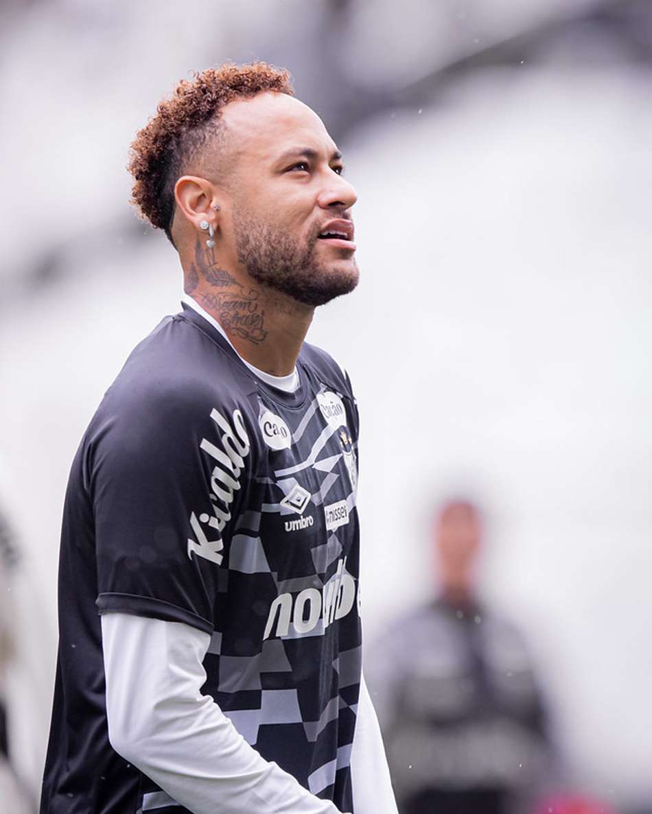 Neymar durante aquecimento do Santos para partida diante do Coritiba. (Foto: Raul Barletta/ Santos FC)