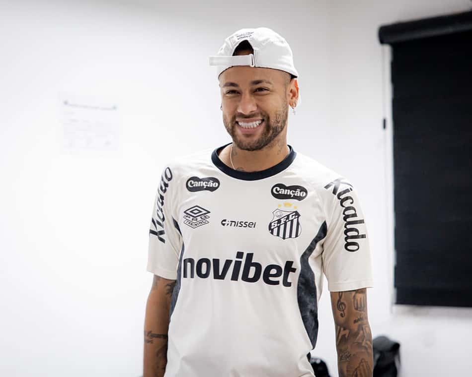 Neymar agradece funcionários do Santos após convocação para a Copa do Mundo. (Foto: Raul Barletta/ Santos FC)