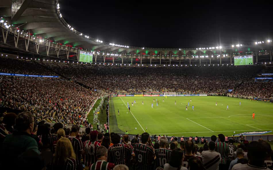 Fluminense repete mental fraco e joga fora voto de confiança da torcida