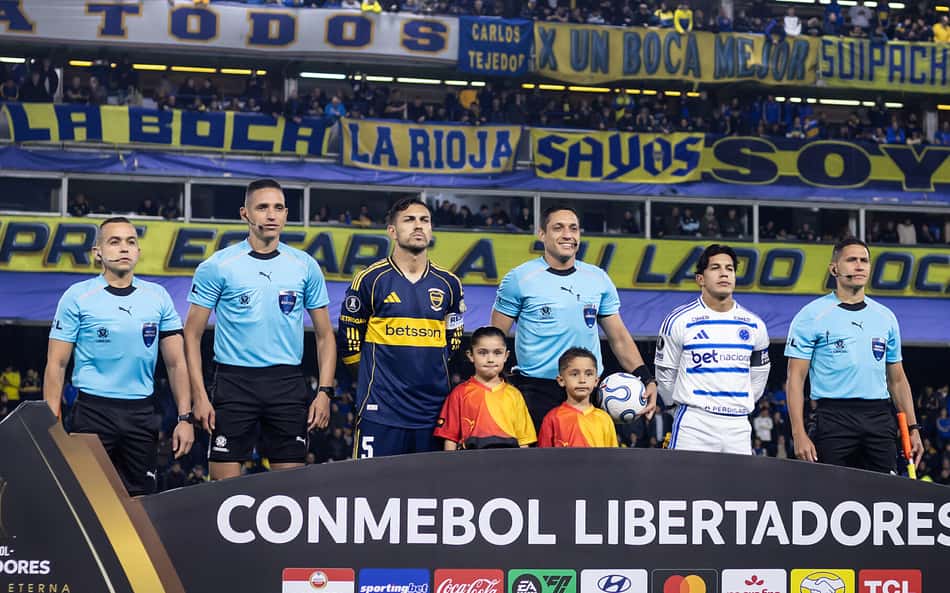 Conmebol divulga áudios do VAR de lances polêmicos de Boca x Cruzeiro
