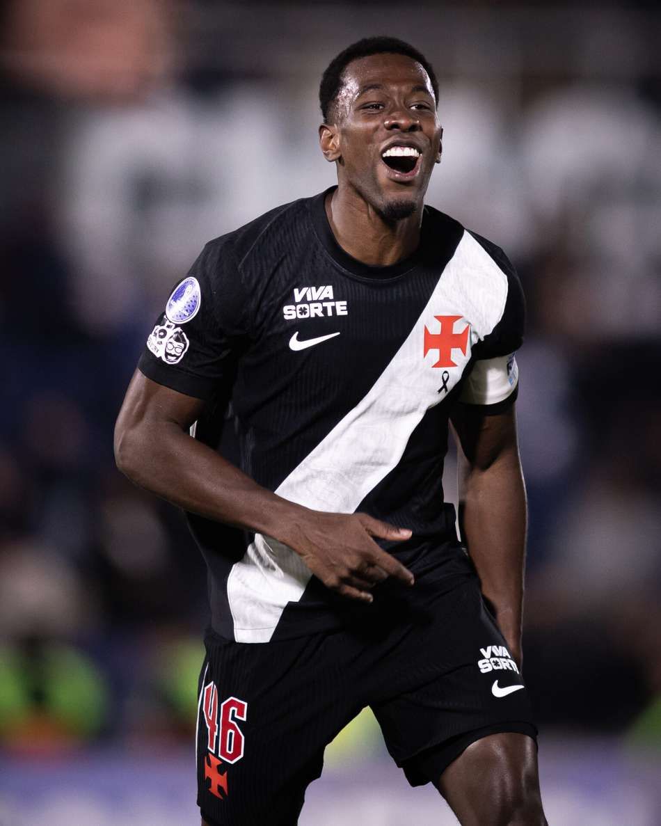 Carlos Cuesta comemora gol marcado em Olimpia x Vasco