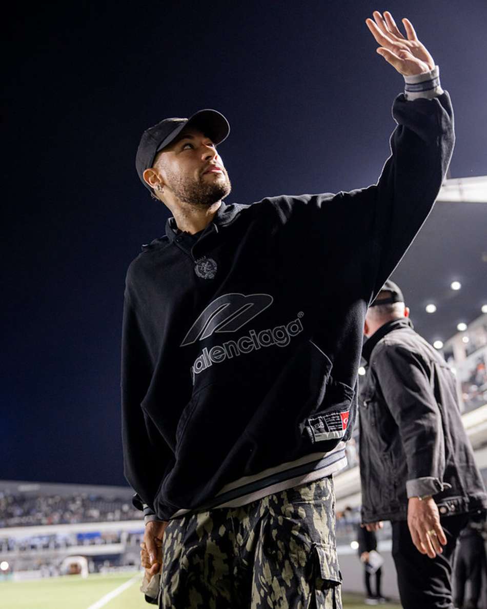 Neymar na Vila Belmiro para assistir ao duelo entre o Santos e o San Lorenzo. (Foto: Raul Baretta/ Santos FC)