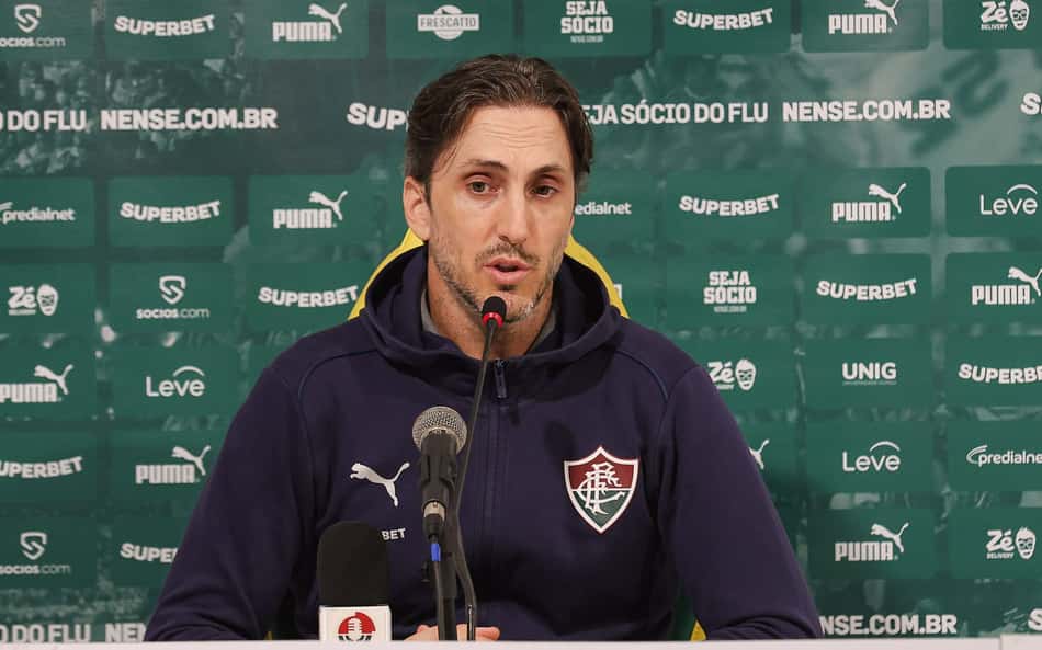 Zubeldía vê erro capital da arbitragem na derrota do Fluminense: 'Claríssimo'
