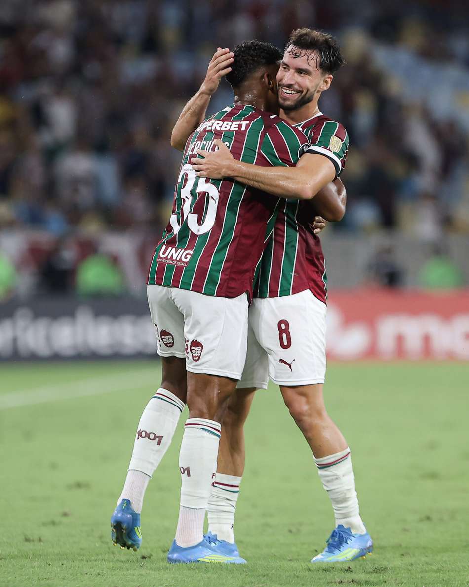 Martinelli comemora gol do Fluminense com Hércules