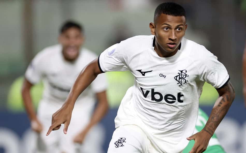 Kauan Toledo pede passagem com boa sequência no Botafogo