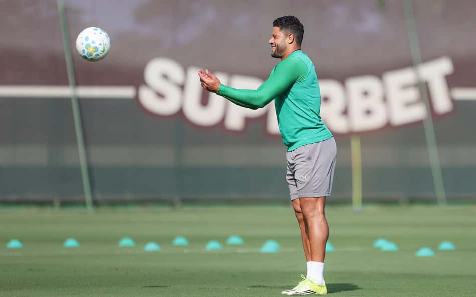 Hulk no treino do Fluminense neste sábado (30) (Foto: Lucas Merçon/ Fluminense FC)