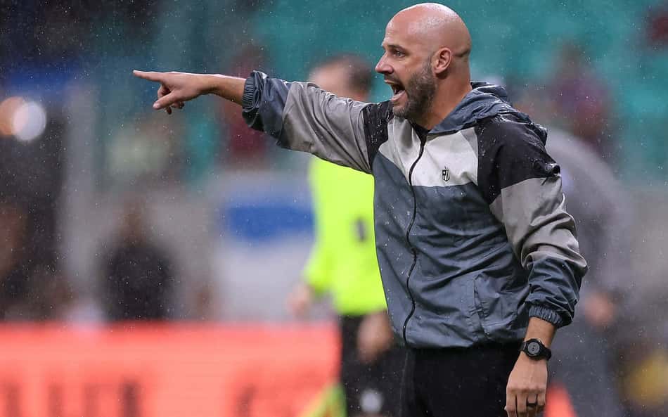 Franclim Carvalho faz duras críticas à arbitragem após derrota do Botafogo