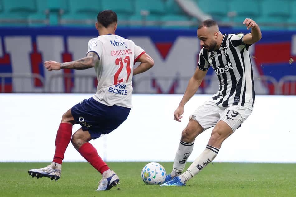 Arthur Cabral em campo na derrota do Botafogo para o Bahia (Foto: Vítor Silva/Botafogo)