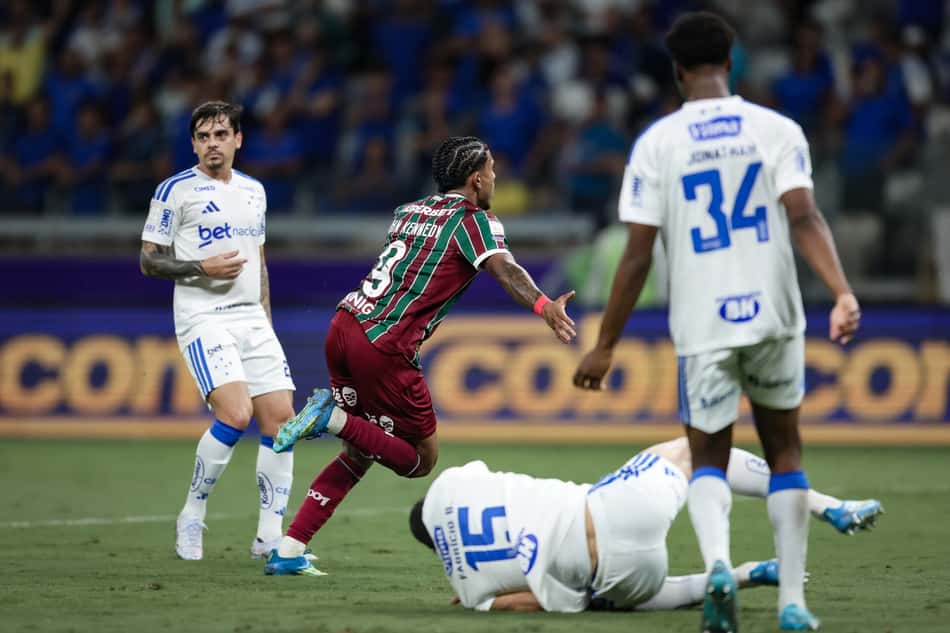 John Kennedy comemora gol em Cruzeiro x Fluminense (FOTO: MARCELO GONÇALVES / FLUMINENSE F.C)