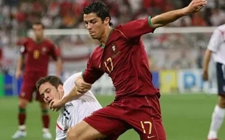 Cristiano Ronaldo na Copa do Mundo de 2006 (Foto: AFP PHOTO / NICOLAS ASFOURI)