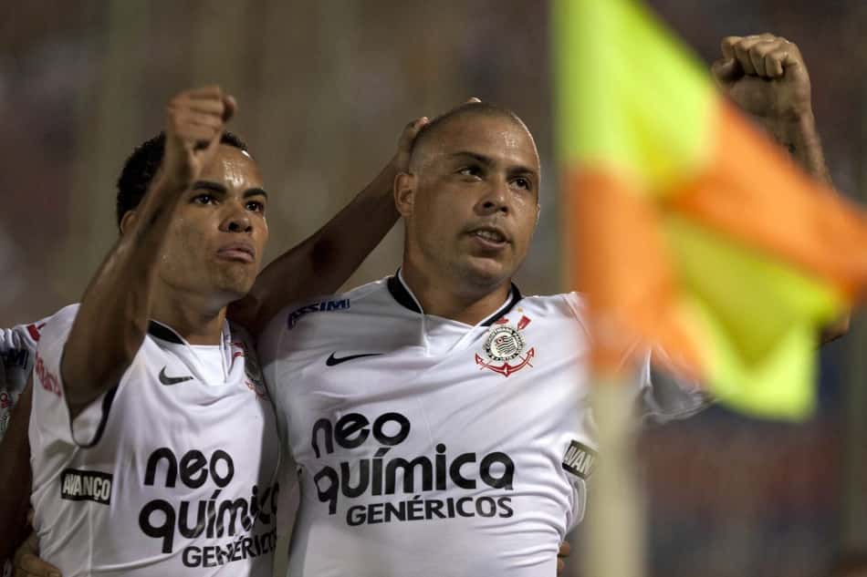 Ronaldo marcou pelo Cortinthians contra o Cerro Porteño (PAR) na fase de grupos em 2010 (Foto: Daniel Augusto Jr./FotoArena/Folhapress)