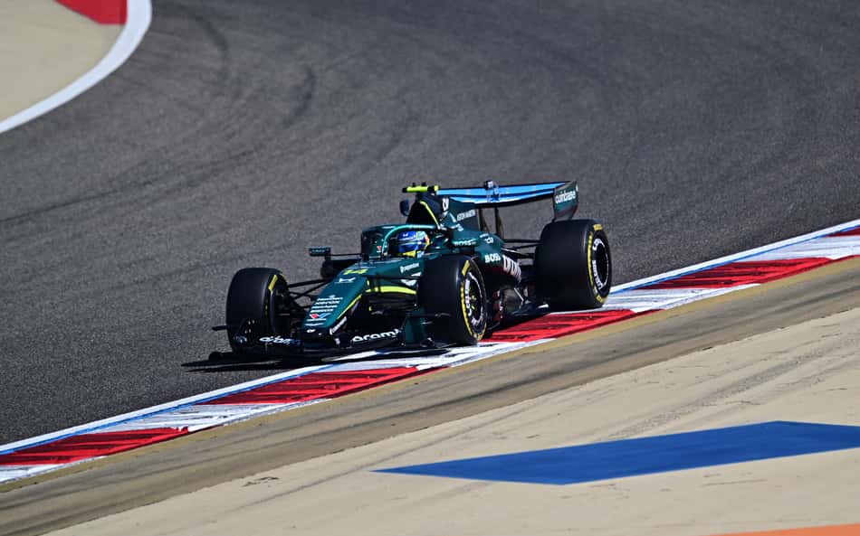 Fernando Alonso no primeiro dia dos testes de pré-temporada da Fórmula 1 no Circuito Internacional do Bahrein, em Sakhir, em 18 de fevereiro de 2026 (Foto: Giuseppe Cacace/AFP)