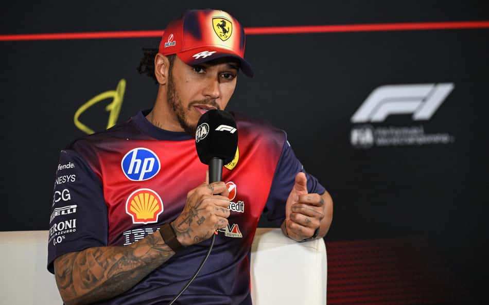 Hamilton cobra atualizações da Ferrari para se aproximar da Mercedes