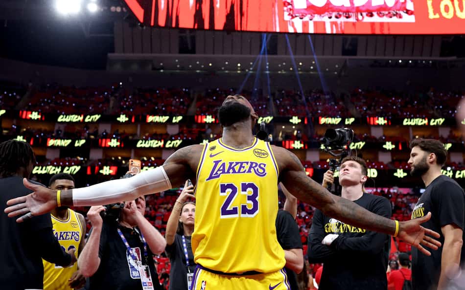 LeBron teria adiado aposentadoria, diz jornalista