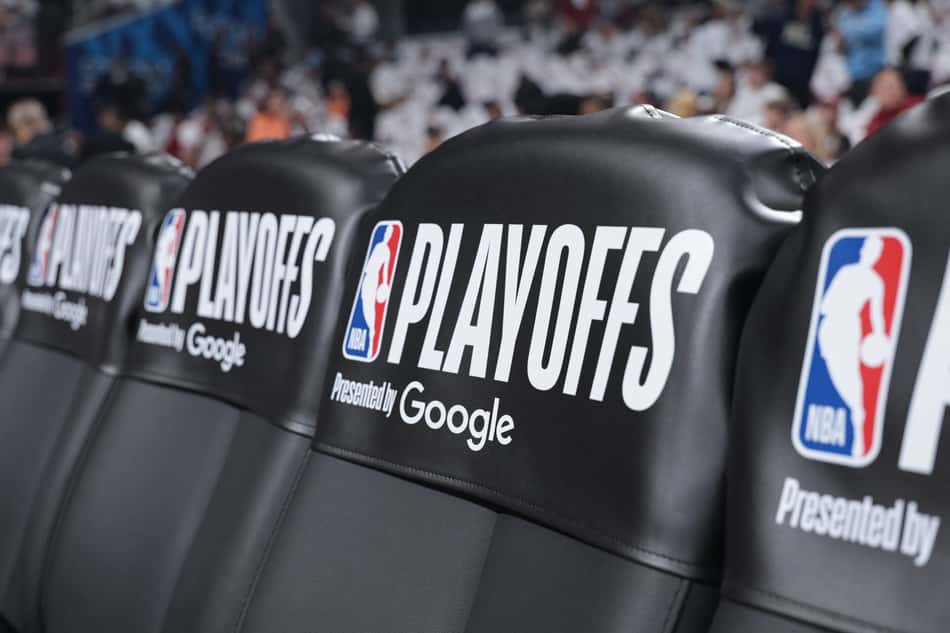 Capas de assento dos playoffs da NBA antes de Raptors e Cavaliers, no Rocket Mortgage FieldHouse. (Foto: Jeff Haynes/Nbae/Getty Images/AFP)